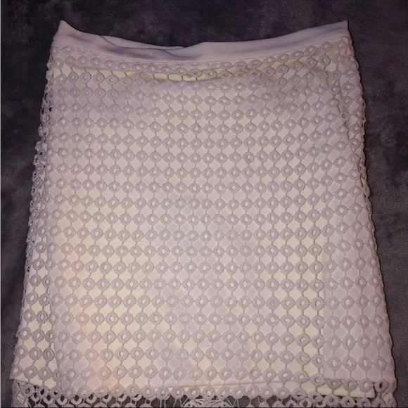 White Floral Reitmans & Imperial 2 piece skirt and a tank top - Picture 3 of 12